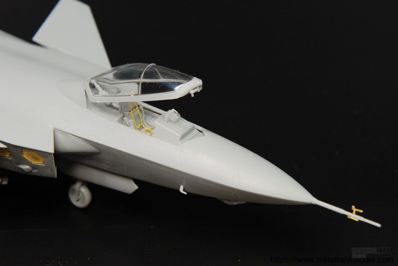 小号手-1/72中国 歼-20(j-20)重型隐身战斗机(2011号原型机)(01665)